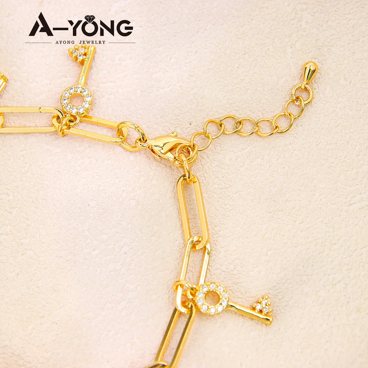 Dubai Fashion Bracelet 21K Gold Plated Hand Link Chain