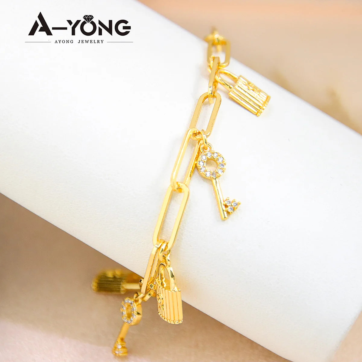 Dubai Fashion Bracelet 21K Gold Plated Hand Link Chain